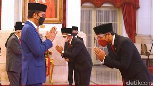 Momen Jokowi Lantik Nadiem Makarim dan Bahlil Lahadalia