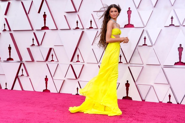 Momen Zendaya saat di karpet merah Piala Oscars 2021.