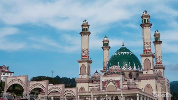 Ngabuburit di Masjid Paling Termegah di Tapanuli Selatan