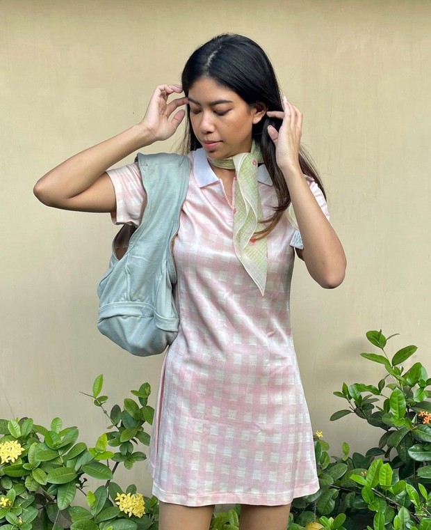 Pakai OOTD antimainstream dengan tas dari celana dalam.