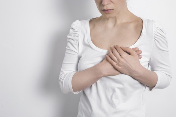 Meminum pil KB sering kali menyebabkan payudara terasa sakit, terutama bagia mereka yang baru memulainya.