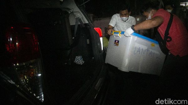 Penampakan Boks Kontainer Hasil Penggeledahan Eks Markas FPI