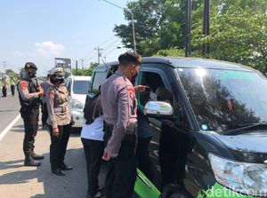 Belum Ada Kendaraan Ditolak Masuk Jateng Via Brebes Saat Pengetatan Mudik Belum Ada Kendaraan Ditolak Masuk Jateng Via Brebes Saat Pengetatan Mudik