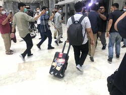 KPK Bawa 2 Koper Usai Geledah Ruangan Azis Syamsuddin di DPR