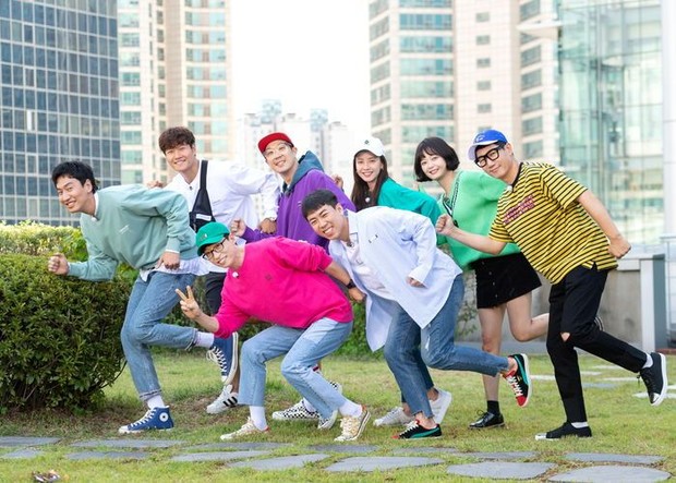 Kebersamaan yang terjalin selama 11 tahun membuat member Running Man berat untuk melepaskan Kwang Soo.