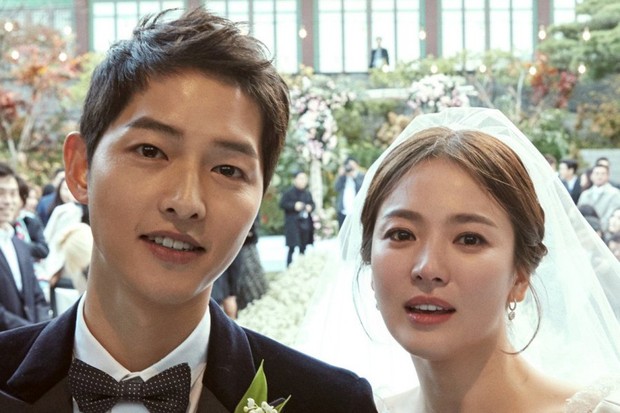 Joong Ki dan Hye Kyo pernah menjadi couple favorit sejuta penggemar sebelum akhirnya bercerai.