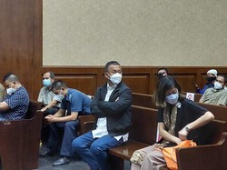 Ketua DPRD DKI Prasetyo Edi Hadiri Sidang Juliari, Ngapain?