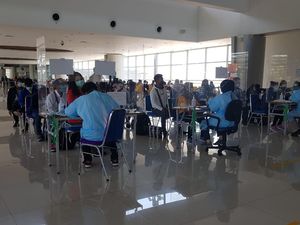 Ratusan TKI yang Pulang ke Jatim Dikarantina di Wisma Asrama Haji Surabaya