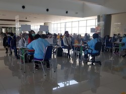 Ratusan TKI yang Pulang ke Jatim Dikarantina di Wisma Asrama Haji Surabaya