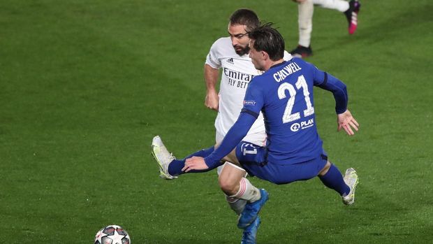 Soccer Football - Champions League - Semi Final First Leg - Real Madrid v Chelsea - Estadio Alfredo Di Stefano, Madrid, Spain - April 27, 2021 Real Madrid's Dani Carvajal in action with Chelsea's Ben Chilwell REUTERS/Susana Vera