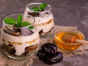 Resep Yogurt Lapis Kurma, Takjil Istimewa untuk Sehatkan Pencernaan Resep Yogurt Lapis Kurma, Takjil Istimewa untuk Sehatkan Pencernaan
