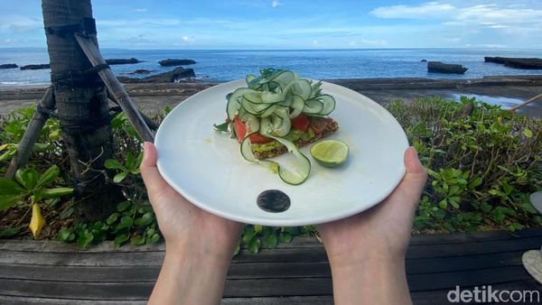 Menikmati Sarapan Sehat dengan Pemandangan Cantik Pantai Canggu