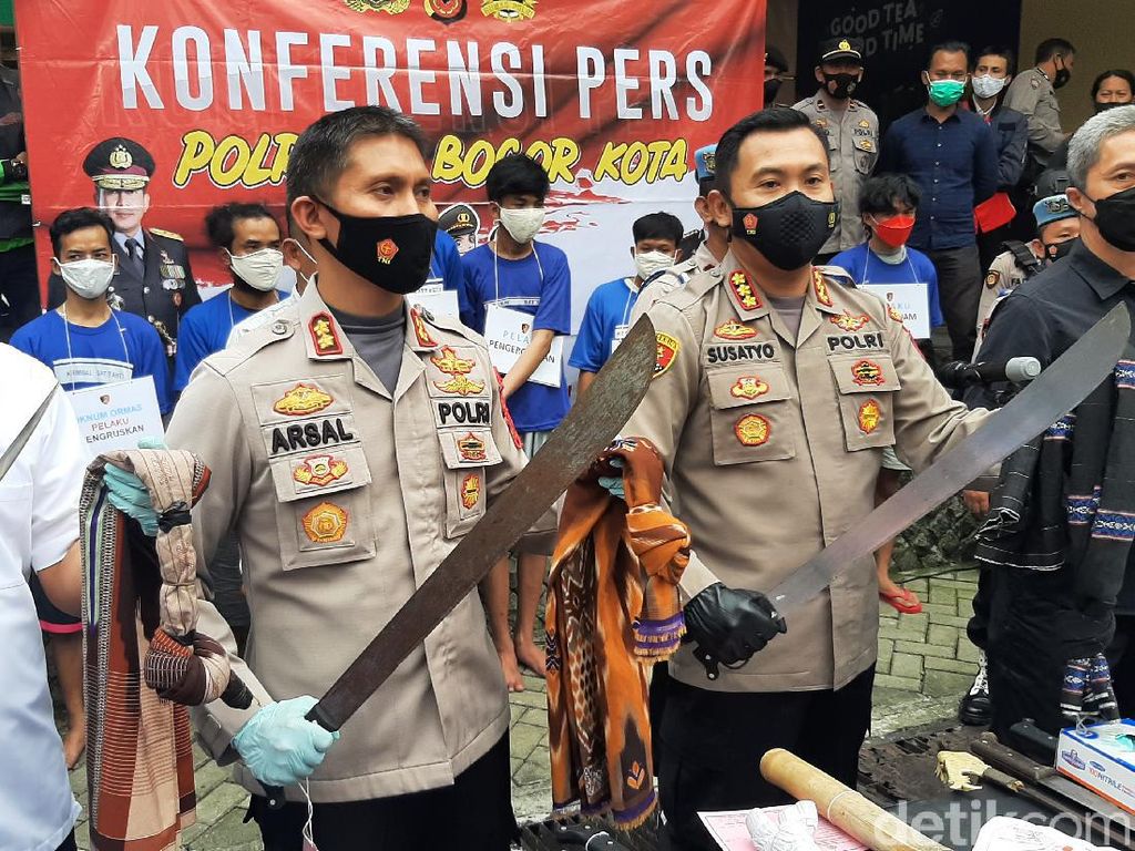 Perang Sarung hingga Lukai Lawannya, Sejumlah Remaja Bogor Diamankan Polisi Perang Sarung hingga Lukai Lawannya, Sejumlah Remaja Bogor Diamankan Polisi
