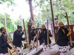 Foto: Nenek-nenek Tangguh Ikon Musik Lesung Banyuwangi