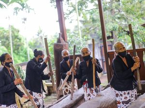 Foto: Nenek-nenek Tangguh Ikon Musik Lesung Banyuwangi Foto: Nenek-nenek Tangguh Ikon Musik Lesung Banyuwangi