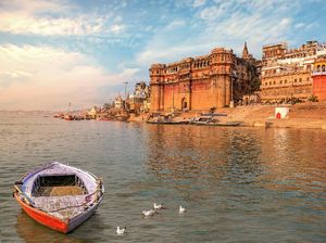 Pembatasan di Sungai Gangga, Turis Dilarang Naik Perahu Saat Malam