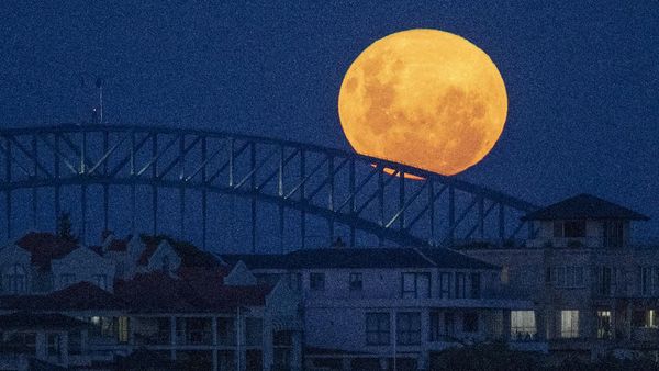 Keindahan Supermoon di Berbagai Negara, Ada dari Indonesia!