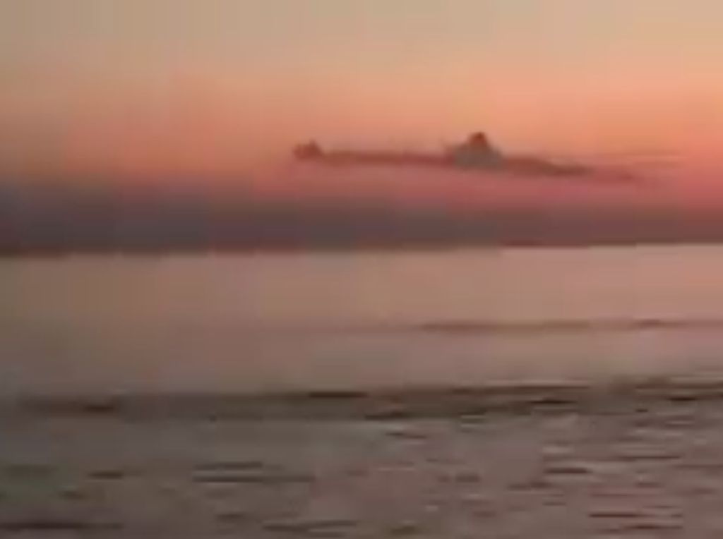 Penjelasan BMKG soal Awan Mirip Kapal Selam Saat Sunrise di Bali Penjelasan BMKG soal Awan Mirip Kapal Selam Saat Sunrise di Bali