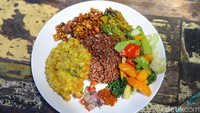 Intip Menu Warteg Racikan Tamara Bleszynski di Canggu, Bali