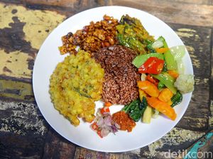 Intip Menu Warteg Racikan Tamara Bleszynski di Canggu, Bali Intip Menu Warteg Racikan Tamara Bleszynski di Canggu, Bali