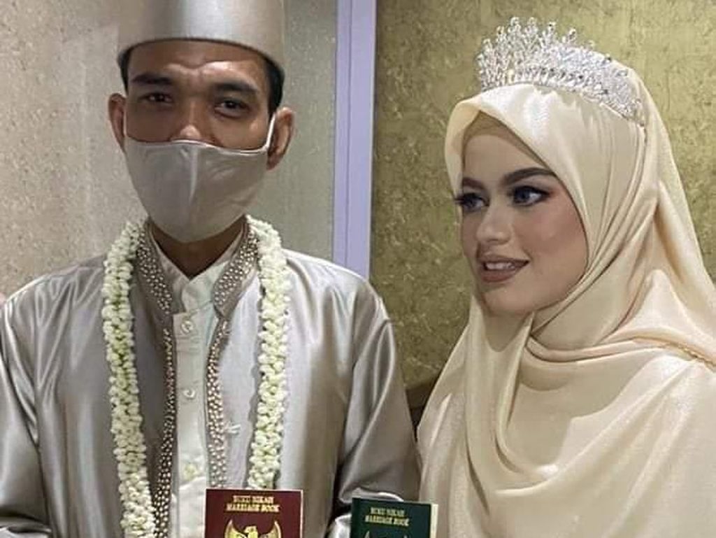 UAS yang Move On dari Masa Lalu dengan Menikahi Gadis Usia 19 Tahun UAS yang Move On dari Masa Lalu dengan Menikahi Gadis Usia 19 Tahun
