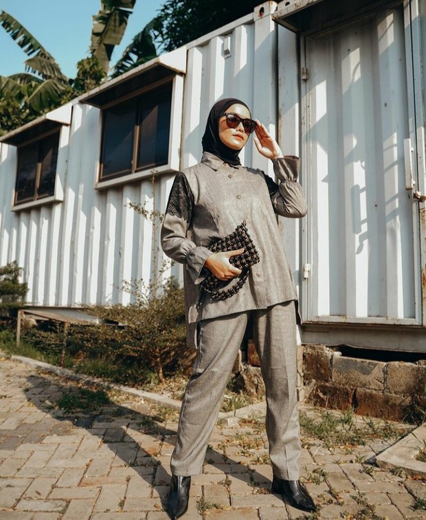 Foto: Menggunakan One Set/instagram.com/anaoctarina 5 Inspirasi Outfit Lebaran Selain Gamis