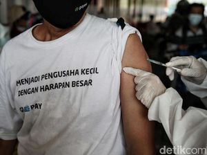 Pemulihan Ekonomi RI Dibayangi Terbatasnya Vaksin COVID-19