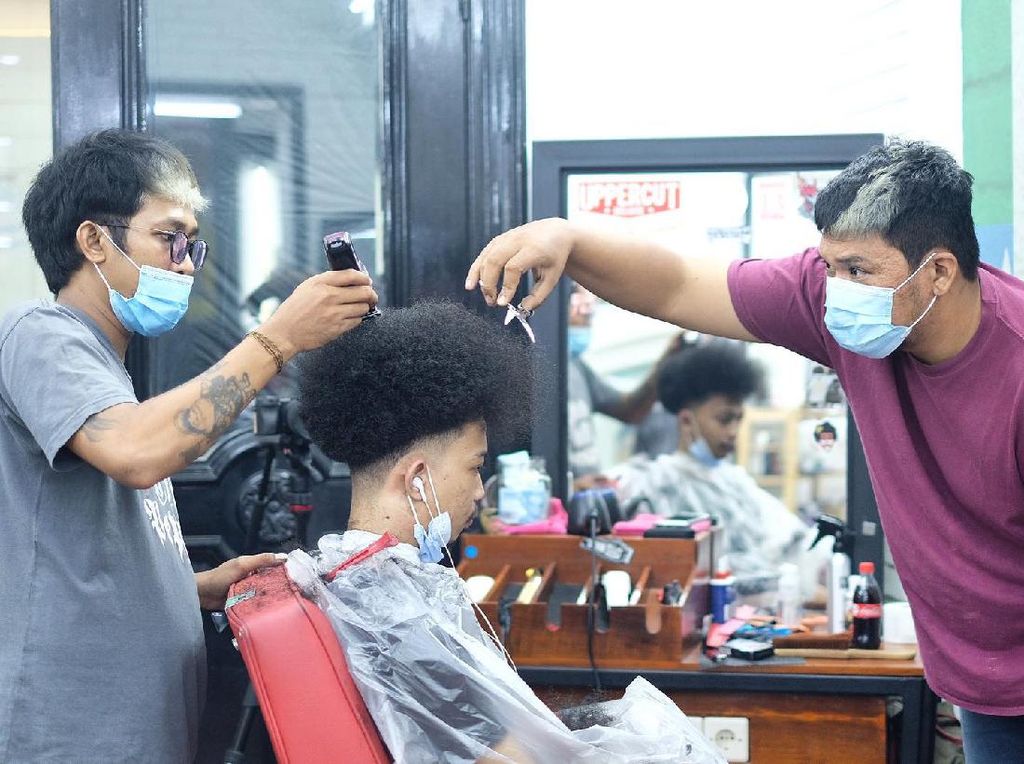 Mantan Pegawai BUMN Ini Sukses Bisnis Potong Rambut, Simak Tipsnya Mantan Pegawai BUMN Ini Sukses Bisnis Potong Rambut, Simak Tipsnya