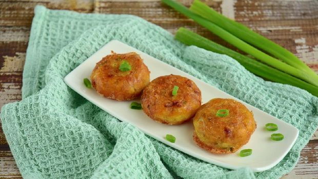 Perkedel, Indonesian fried patties made from mashed potato, minced beef and spices garnish with parsley and cayenne pepper