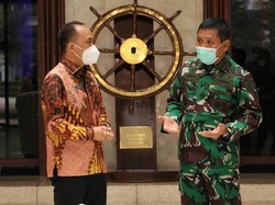 Kemendagri Serahkan 53 Akta Kematian Awak KRI Nanggala-402