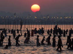 Dulu Dipakai Ritual, Sungai Gangga Kini Dipenuhi Jenazah COVID-19