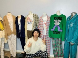 Bikin Army Ngiri Berat, Pria Ini Menang Lelang Kostum BTS Life Goes On