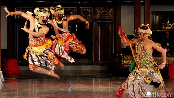 Lenggak-lenggok Para Penari di Peringatan Hari Tari Sedunia