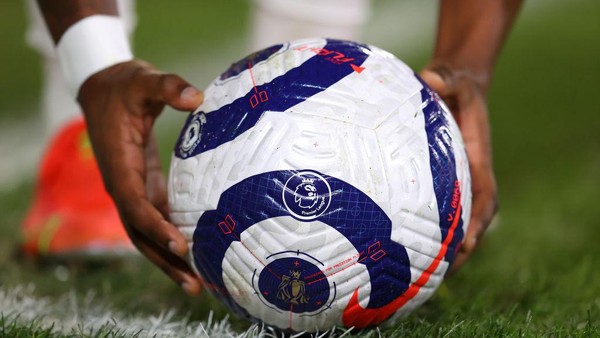 LONDON, ENGLAND - MARCH 13: The Premier League Nike Strike match ball is seen on the pitch during the Premier League match between Fulham and Manchester City at Craven Cottage on March 13, 2021 in London, England. Sporting stadiums around the UK remain under strict restrictions due to the Coronavirus Pandemic as Government social distancing laws prohibit fans inside venues resulting in games being played behind closed doors. (Photo by Catherine Ivill/Getty Images)