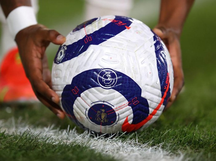 LONDON, ENGLAND - MARCH 13: The Premier League Nike Strike match ball is seen on the pitch during the Premier League match between Fulham and Manchester City at Craven Cottage on March 13, 2021 in London, England. Sporting stadiums around the UK remain under strict restrictions due to the Coronavirus Pandemic as Government social distancing laws prohibit fans inside venues resulting in games being played behind closed doors. (Photo by Catherine Ivill/Getty Images)