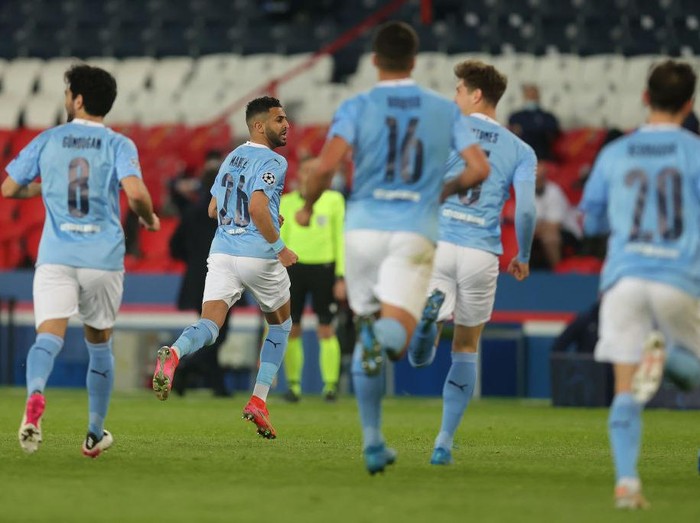 PARIS, FRANCE - APRIL 28: Riyad Mahrez of Manchester City celebrates after scoring their sides second goal during the UEFA Champions League Semi Final First Leg match between Paris Saint-Germain and Manchester City  at Parc des Princes on April 28, 2021 in Paris, France. Sporting stadiums around France remain under strict restrictions due to the Coronavirus Pandemic as Government social distancing laws prohibit fans inside venues resulting in games being played behind closed doors. (Photo by Alex Grimm/Getty Images)