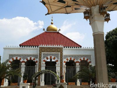 Megahnya Masjid Istana Anak Yatim di Cikeas Udik