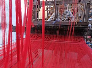 Mengintip Produksi Sarung Goyor, Pakai Alat Tenun Bukan Mesin