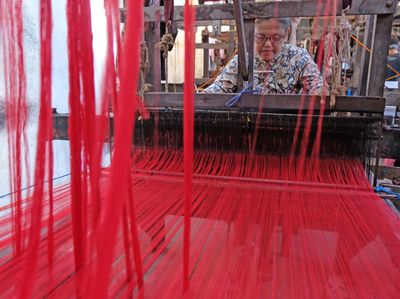 Mengintip Produksi Sarung Goyor, Pakai Alat Tenun Bukan Mesin