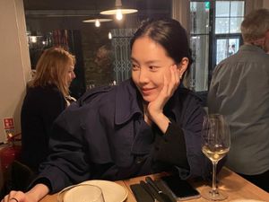 Cantiknya Naeun APINK Saat Ngopi dan Makan Kentang Goreng Cantiknya Naeun APINK Saat Ngopi dan Makan Kentang Goreng