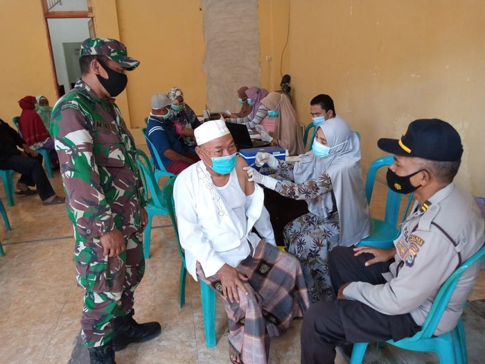 Capai 123,3%, Vaksinasi Lansia di Lombok Timur Lampaui Target