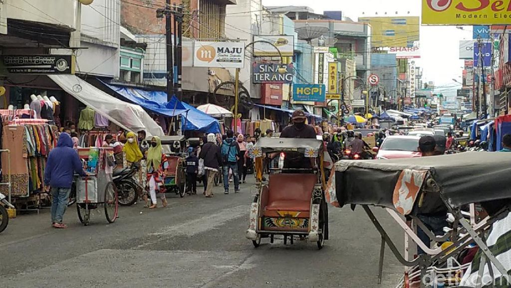 Ramai Pedagang Musiman, Begini Sibuknya Pengkolan Garut Saat Ramadhan Ramai Pedagang Musiman, Begini Sibuknya Pengkolan Garut Saat Ramadhan