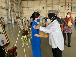 Mensos Risma Serahkan Santunan untuk Ahli Waris Kru KRI Nanggala-402