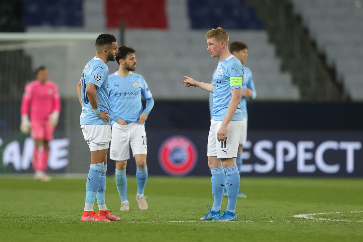 Saat Riyad Mahrez Terima Tantangan Kevin De Bruyne... dan Gol (Getty Images/Alex Grimm)