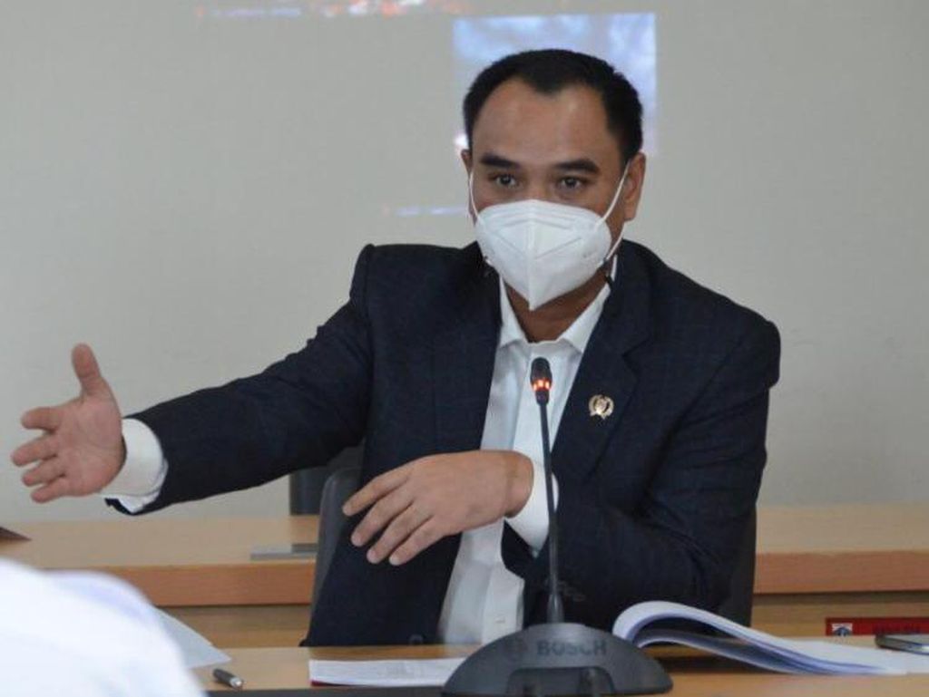 Golkar Harap Warga DKI Weekend di Rumah: RS Hampir Penuh Golkar Harap Warga DKI Weekend di Rumah: RS Hampir Penuh