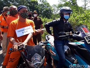 Tersangka Pembacokan Pegawai Pertamina Ikut Jalani Rekonstruksi