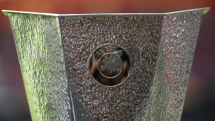 COLOGNE, GERMANY - AUGUST 21: A detailed view of the UEFA Europa League Trophy is seen prior to the UEFA Europa League Final between Seville and FC Internazionale at RheinEnergieStadion on August 21, 2020 in Cologne, Germany. (Photo by Ina Fassbender/Pool via Getty Images)