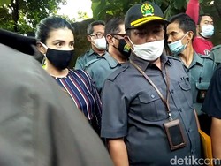 Jemput Anak di Rumah Atalarik, Tsania Marwa Dikawal Banyak Polisi