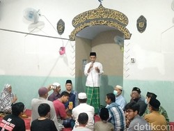 Diminta Mertua Jadi Imam Salat Tarawih, UAS Ceramah Tentang Nuzulul Quran