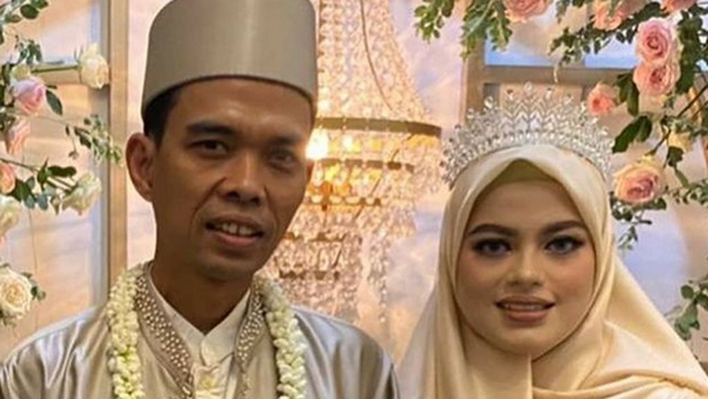 Foto: Gaya Istri Baru Ustaz Abdul Somad, Menikah Pakai Mahkota